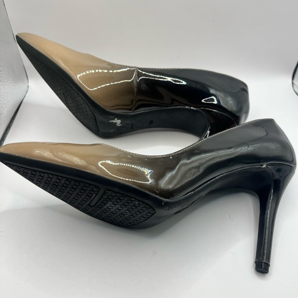 Nine West Two-Tone Black and Beige Heels - Picture 2 of 7
